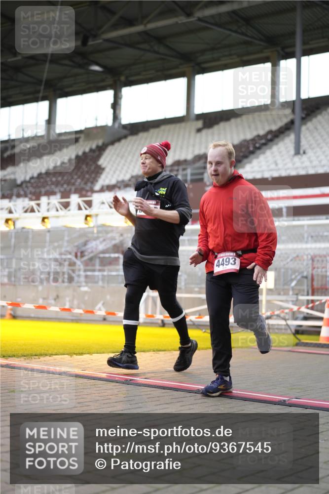07.12.2025 - St. Pauli X-Mass-Run No. 15 Patografie http://msf.ph/oto/9367545 07.12.2025 10:55:55 Ziel 2485, 4493 meine-sportfotos.de