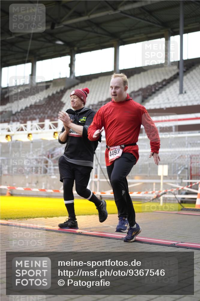 07.12.2025 - St. Pauli X-Mass-Run No. 15 Patografie http://msf.ph/oto/9367546 07.12.2025 10:55:55 Ziel 2485, 4493 meine-sportfotos.de