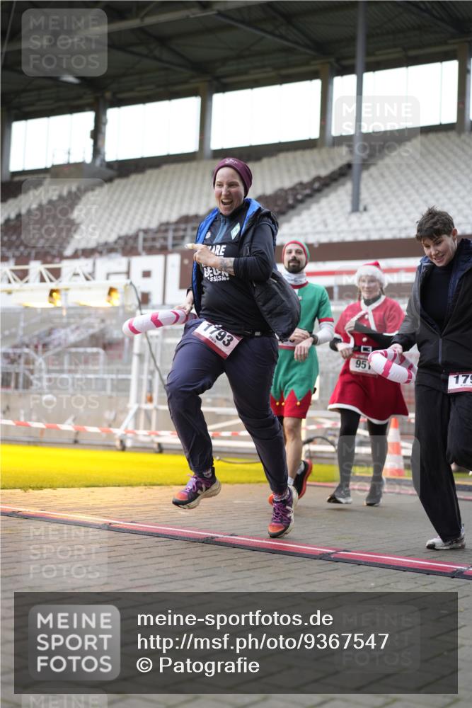 07.12.2025 - St. Pauli X-Mass-Run No. 15 Patografie http://msf.ph/oto/9367547 07.12.2025 10:56:09 Ziel 951, 955, 1790, 1793, 4493 meine-sportfotos.de