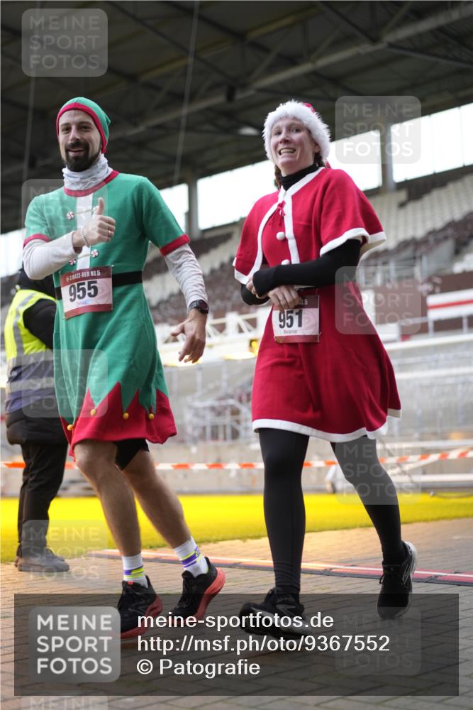 07.12.2025 - St. Pauli X-Mass-Run No. 15 Patografie http://msf.ph/oto/9367552 07.12.2025 10:56:11 Ziel 951, 955, 1790, 1793 meine-sportfotos.de