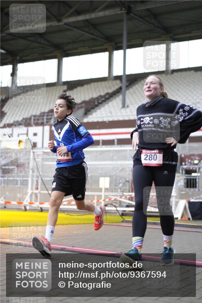 07.12.2025 - St. Pauli X-Mass-Run No. 15 Patografie http://msf.ph/oto/9367594 07.12.2025 10:57:05 Ziel 280, 566, 763, 1097, 1099, 3064, 3067, 3275, 4799 meine-sportfotos.de