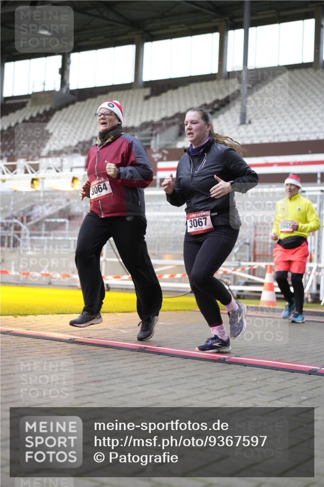 07.12.2025 - St. Pauli X-Mass-Run No. 15 Patografie http://msf.ph/oto/9367597 07.12.2025 10:57:10 Ziel 130, 251, 280, 773, 1097, 1099, 1387, 2665, 3064, 3067 meine-sportfotos.de
