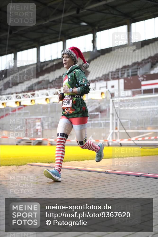07.12.2025 - St. Pauli X-Mass-Run No. 15 Patografie http://msf.ph/oto/9367620 07.12.2025 10:57:40 Ziel 170, 324, 1213, 1390 meine-sportfotos.de
