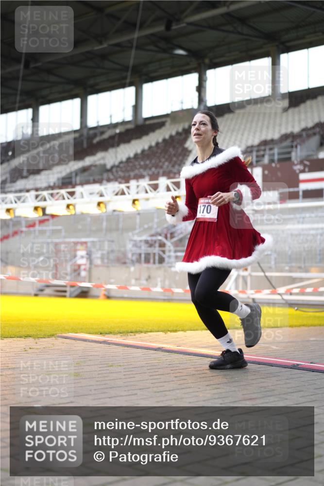07.12.2025 - St. Pauli X-Mass-Run No. 15 Patografie http://msf.ph/oto/9367621 07.12.2025 10:57:44 Ziel 170, 324, 1390 meine-sportfotos.de