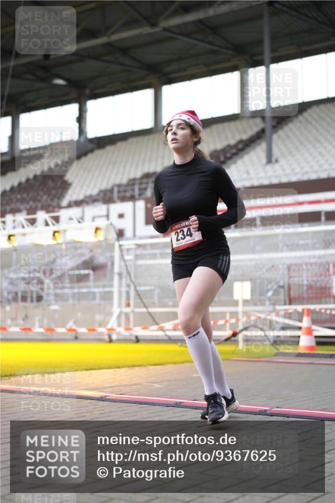 07.12.2025 - St. Pauli X-Mass-Run No. 15 Patografie http://msf.ph/oto/9367625 07.12.2025 10:57:55 Ziel 43, 75, 170, 234, 1390, 1690 meine-sportfotos.de