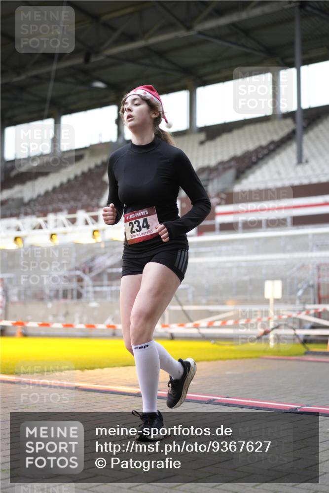07.12.2025 - St. Pauli X-Mass-Run No. 15 Patografie http://msf.ph/oto/9367627 07.12.2025 10:57:56 Ziel 43, 75, 170, 234, 1690 meine-sportfotos.de