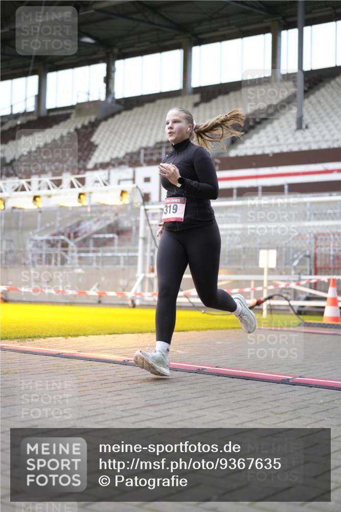07.12.2025 - St. Pauli X-Mass-Run No. 15 Patografie http://msf.ph/oto/9367635 07.12.2025 10:58:31 Ziel 7 meine-sportfotos.de