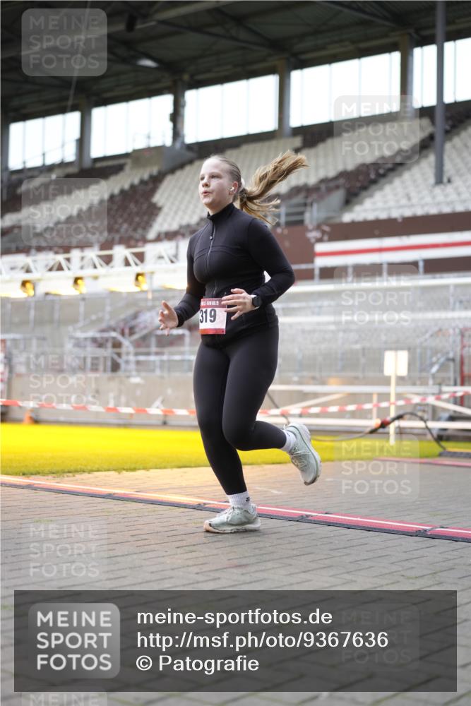 07.12.2025 - St. Pauli X-Mass-Run No. 15 Patografie http://msf.ph/oto/9367636 07.12.2025 10:58:31 Ziel 7 meine-sportfotos.de