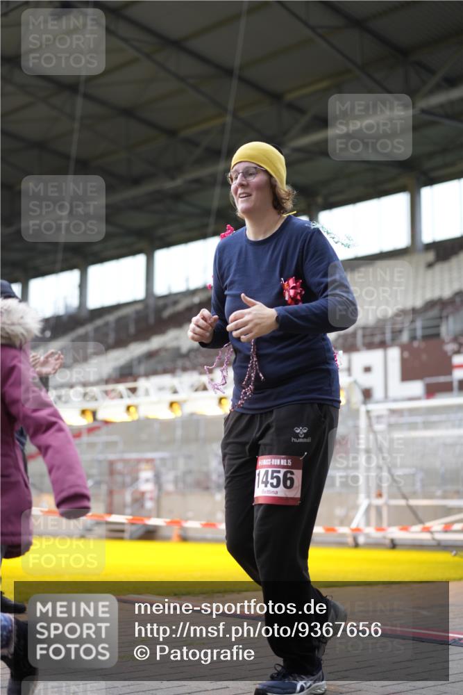 07.12.2025 - St. Pauli X-Mass-Run No. 15 Patografie http://msf.ph/oto/9367656 07.12.2025 10:58:50 Ziel 7, 606, 907, 941, 1160, 1174, 1451, 1453, 1456, 1458, 1459, 1476, 2130, 2131 meine-sportfotos.de