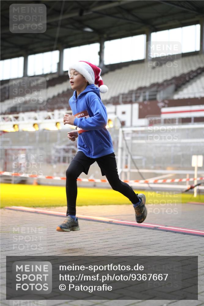 07.12.2025 - St. Pauli X-Mass-Run No. 15 Patografie http://msf.ph/oto/9367667 07.12.2025 10:59:06 Ziel 242, 582, 1508, 2503, 2772 meine-sportfotos.de