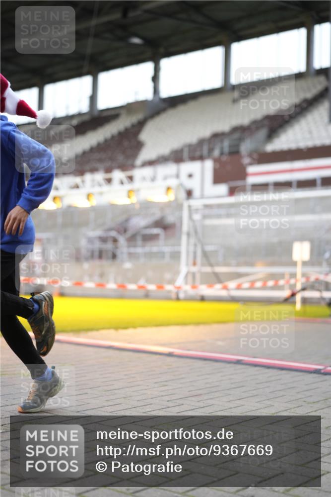 07.12.2025 - St. Pauli X-Mass-Run No. 15 Patografie http://msf.ph/oto/9367669 07.12.2025 10:59:06 Ziel 242, 582, 1508, 2503, 2772 meine-sportfotos.de