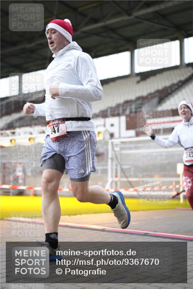 07.12.2025 - St. Pauli X-Mass-Run No. 15 Patografie http://msf.ph/oto/9367670 07.12.2025 10:59:07 Ziel 242, 582, 1508, 2503, 2772 meine-sportfotos.de