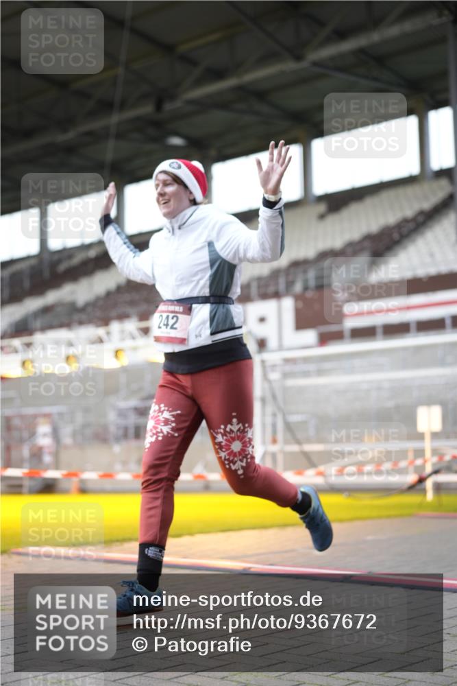 07.12.2025 - St. Pauli X-Mass-Run No. 15 Patografie http://msf.ph/oto/9367672 07.12.2025 10:59:07 Ziel 242, 582, 1508, 2503, 2772 meine-sportfotos.de