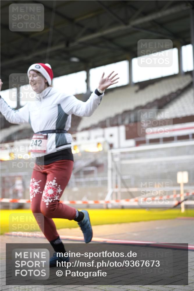 07.12.2025 - St. Pauli X-Mass-Run No. 15 Patografie http://msf.ph/oto/9367673 07.12.2025 10:59:08 Ziel 242, 582, 1508, 2503, 2719, 2772 meine-sportfotos.de