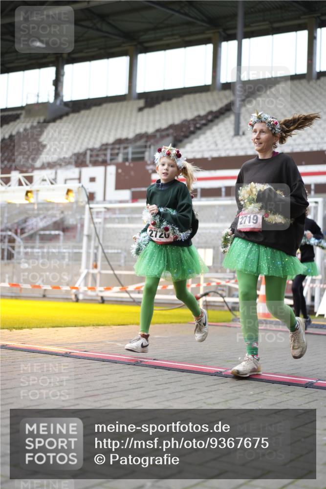 07.12.2025 - St. Pauli X-Mass-Run No. 15 Patografie http://msf.ph/oto/9367675 07.12.2025 10:59:14 Ziel 242, 2503, 2719, 2720, 2721, 2727, 2772 meine-sportfotos.de