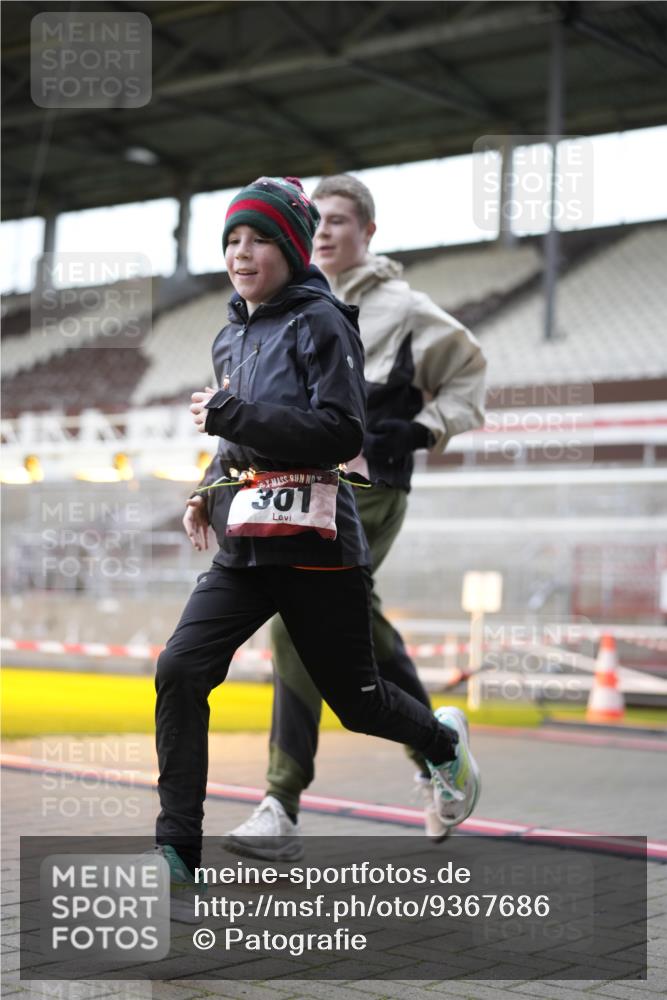 07.12.2025 - St. Pauli X-Mass-Run No. 15 Patografie http://msf.ph/oto/9367686 07.12.2025 10:59:30 Ziel 301, 306, 420, 1826, 2721, 2727, 4128 meine-sportfotos.de