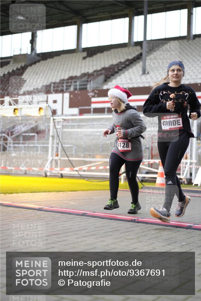 07.12.2025 - St. Pauli X-Mass-Run No. 15 Patografie http://msf.ph/oto/9367691 07.12.2025 10:59:36 Ziel 301, 306, 420, 1826, 4128 meine-sportfotos.de