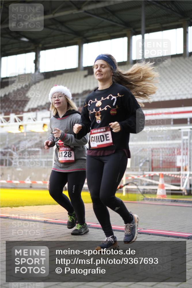 07.12.2025 - St. Pauli X-Mass-Run No. 15 Patografie http://msf.ph/oto/9367693 07.12.2025 10:59:36 Ziel 301, 306, 420, 1826, 4128 meine-sportfotos.de