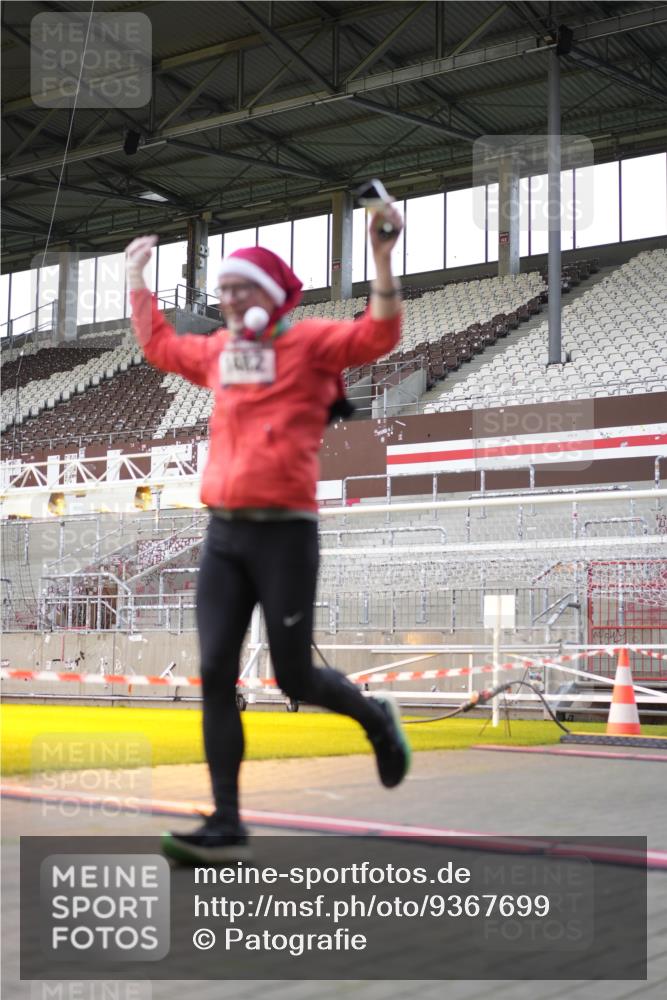 07.12.2025 - St. Pauli X-Mass-Run No. 15 Patografie http://msf.ph/oto/9367699 07.12.2025 10:59:57 Ziel 529, 1482, 1558, 1702, 3586 meine-sportfotos.de