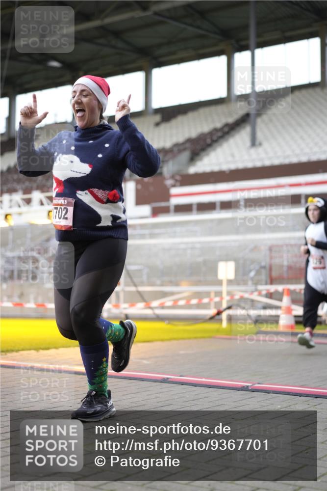 07.12.2025 - St. Pauli X-Mass-Run No. 15 Patografie http://msf.ph/oto/9367701 07.12.2025 10:59:59 Ziel 529, 1482, 1558, 1702, 3586 meine-sportfotos.de