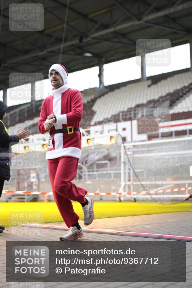 07.12.2025 - St. Pauli X-Mass-Run No. 15 Patografie http://msf.ph/oto/9367712 07.12.2025 11:00:17 Ziel 225, 435, 440, 611, 985, 988, 3952, 4793 meine-sportfotos.de