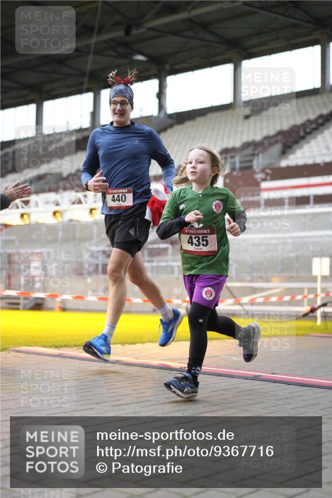 07.12.2025 - St. Pauli X-Mass-Run No. 15 Patografie http://msf.ph/oto/9367716 07.12.2025 11:00:21 Ziel 225, 435, 440, 611, 985, 988, 1721, 3952, 4478, 4793 meine-sportfotos.de