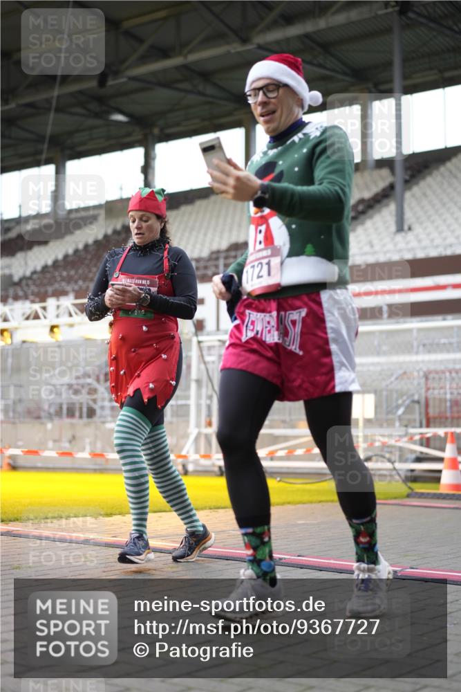 07.12.2025 - St. Pauli X-Mass-Run No. 15 Patografie http://msf.ph/oto/9367727 07.12.2025 11:00:26 Ziel 225, 410, 435, 439, 440, 611, 985, 988, 1721, 3952, 4478, 4793 meine-sportfotos.de
