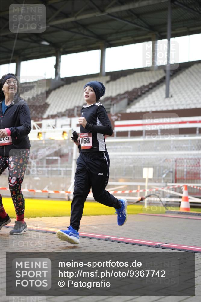 07.12.2025 - St. Pauli X-Mass-Run No. 15 Patografie http://msf.ph/oto/9367742 07.12.2025 11:00:50 Ziel 68, 135, 492, 1065, 1068, 1660, 3349, 3353 meine-sportfotos.de