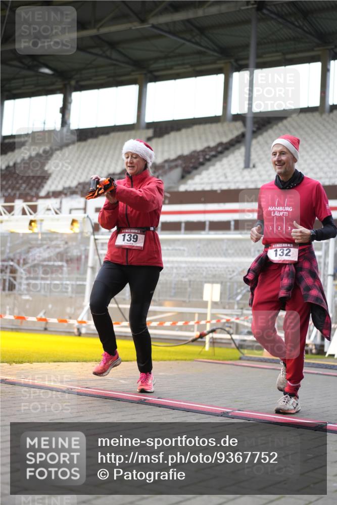 07.12.2025 - St. Pauli X-Mass-Run No. 15 Patografie http://msf.ph/oto/9367752 07.12.2025 11:01:12 Ziel 89, 132, 139, 557, 1705 meine-sportfotos.de