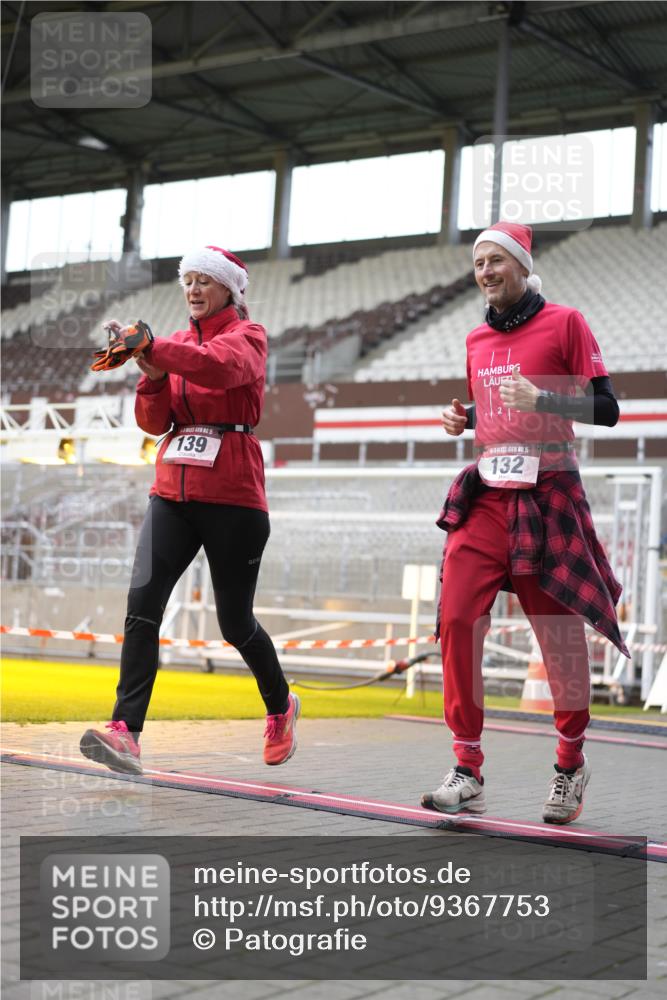 07.12.2025 - St. Pauli X-Mass-Run No. 15 Patografie http://msf.ph/oto/9367753 07.12.2025 11:01:12 Ziel 89, 132, 139, 557, 1705 meine-sportfotos.de