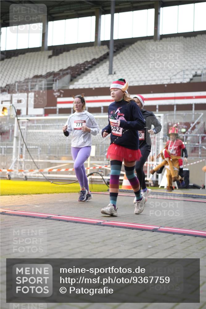 07.12.2025 - St. Pauli X-Mass-Run No. 15 Patografie http://msf.ph/oto/9367759 07.12.2025 11:01:19 Ziel 132, 139, 557, 766, 770, 771, 1300, 1367, 1615, 2251, 2252 meine-sportfotos.de
