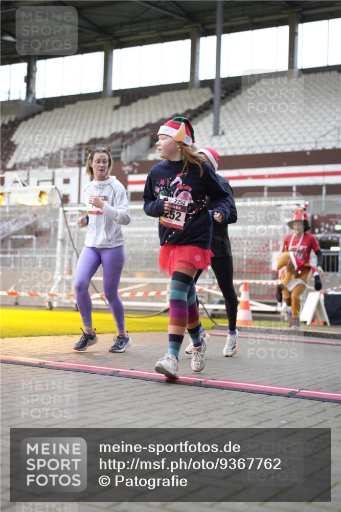 07.12.2025 - St. Pauli X-Mass-Run No. 15 Patografie http://msf.ph/oto/9367762 07.12.2025 11:01:19 Ziel 132, 139, 557, 766, 770, 771, 1300, 1367, 1615, 2251, 2252 meine-sportfotos.de