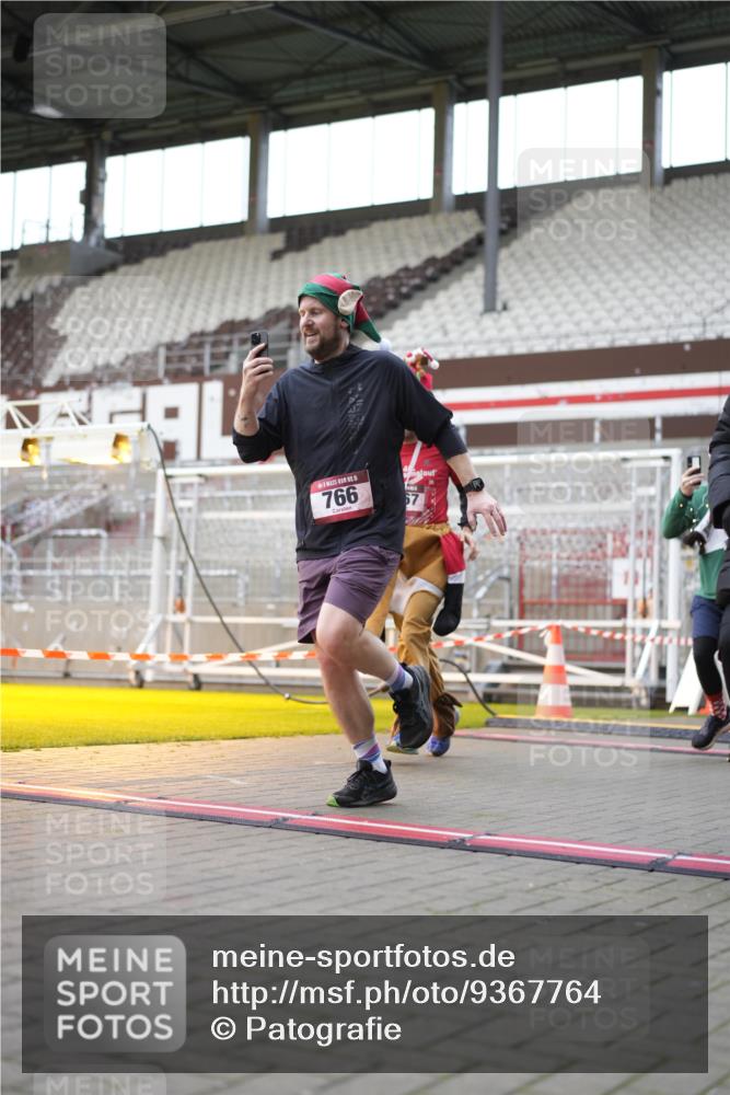07.12.2025 - St. Pauli X-Mass-Run No. 15 Patografie http://msf.ph/oto/9367764 07.12.2025 11:01:21 Ziel 132, 139, 557, 766, 770, 771, 1300, 1367, 1615, 2251, 2252 meine-sportfotos.de