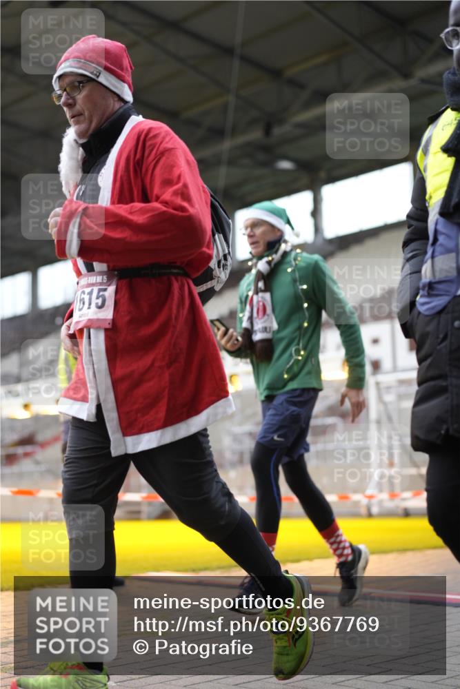 07.12.2025 - St. Pauli X-Mass-Run No. 15 Patografie http://msf.ph/oto/9367769 07.12.2025 11:01:23 Ziel 132, 139, 336, 766, 770, 771, 1300, 1367, 1615, 2251, 2252 meine-sportfotos.de