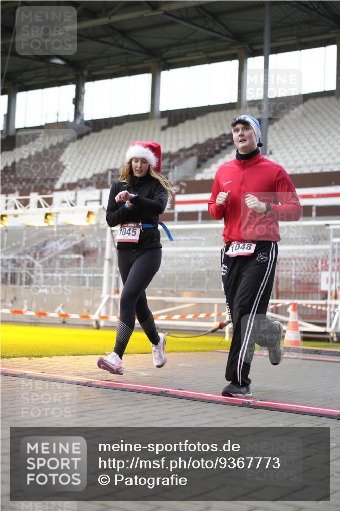 07.12.2025 - St. Pauli X-Mass-Run No. 15 Patografie http://msf.ph/oto/9367773 07.12.2025 11:01:31 Ziel 336, 376, 766, 770, 771, 1045, 1048, 1300, 1367, 1615, 2251, 2252 meine-sportfotos.de