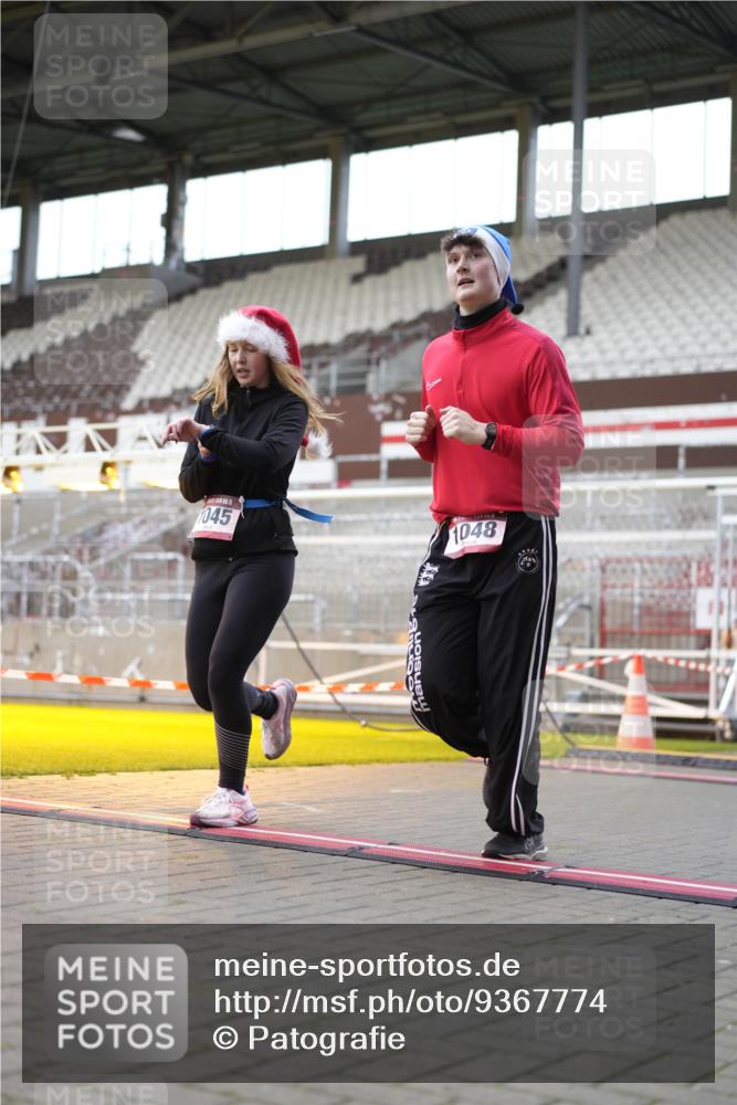 07.12.2025 - St. Pauli X-Mass-Run No. 15 Patografie http://msf.ph/oto/9367774 07.12.2025 11:01:31 Ziel 336, 376, 766, 770, 771, 1045, 1048, 1300, 1367, 1615, 2251, 2252 meine-sportfotos.de