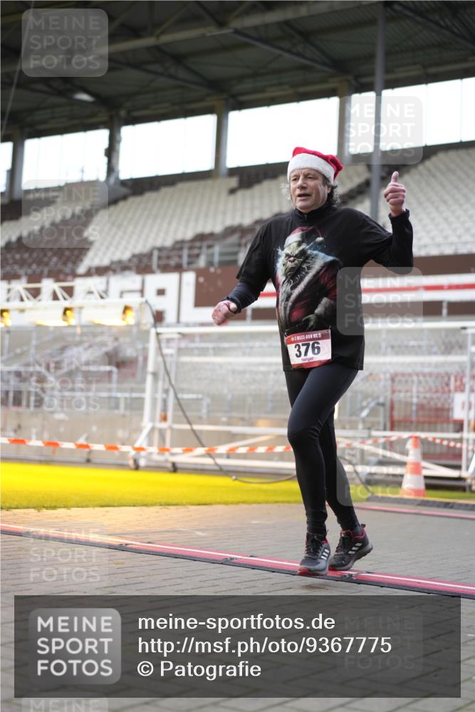 07.12.2025 - St. Pauli X-Mass-Run No. 15 Patografie http://msf.ph/oto/9367775 07.12.2025 11:01:36 Ziel 336, 376, 766, 1045, 1048, 1067, 1367, 1615, 2251 meine-sportfotos.de