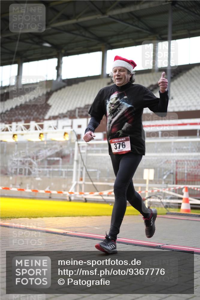 07.12.2025 - St. Pauli X-Mass-Run No. 15 Patografie http://msf.ph/oto/9367776 07.12.2025 11:01:36 Ziel 336, 376, 766, 1045, 1048, 1067, 1367, 1615, 2251 meine-sportfotos.de