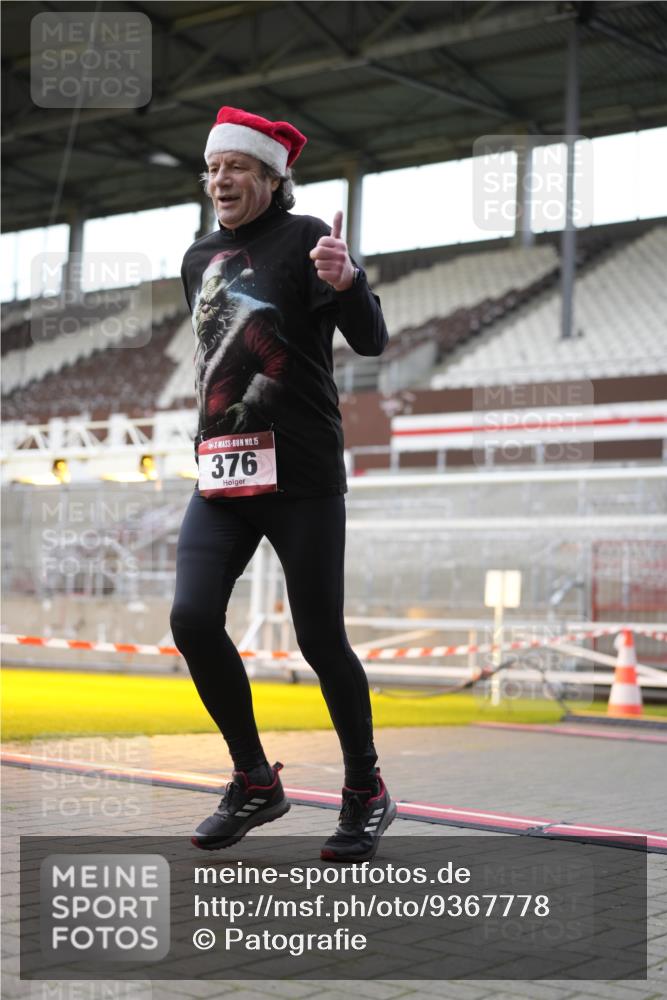 07.12.2025 - St. Pauli X-Mass-Run No. 15 Patografie http://msf.ph/oto/9367778 07.12.2025 11:01:37 Ziel 336, 376, 1045, 1048, 1067, 1367, 1615, 1637, 1640 meine-sportfotos.de
