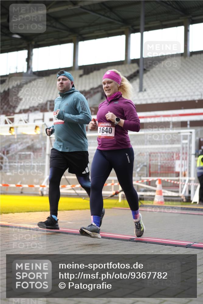 07.12.2025 - St. Pauli X-Mass-Run No. 15 Patografie http://msf.ph/oto/9367782 07.12.2025 11:01:42 Ziel 336, 376, 1045, 1048, 1067, 1637, 1640 meine-sportfotos.de