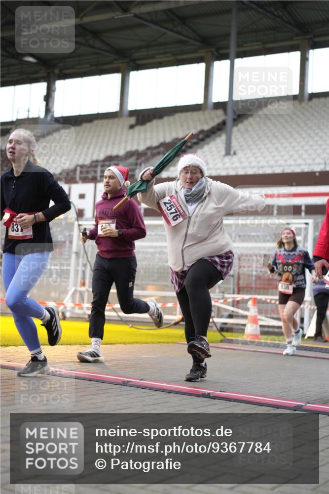 07.12.2025 - St. Pauli X-Mass-Run No. 15 Patografie http://msf.ph/oto/9367784 07.12.2025 11:01:52 Ziel 837, 838, 842, 851, 1067, 1637, 1640, 2576 meine-sportfotos.de