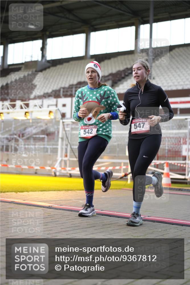 07.12.2025 - St. Pauli X-Mass-Run No. 15 Patografie http://msf.ph/oto/9367812 07.12.2025 11:02:22 Ziel 20, 25, 314, 317, 542, 547, 1611, 2329, 2519, 2520 meine-sportfotos.de