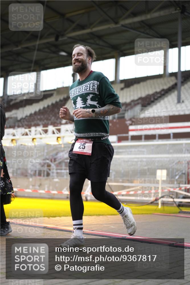 07.12.2025 - St. Pauli X-Mass-Run No. 15 Patografie http://msf.ph/oto/9367817 07.12.2025 11:02:28 Ziel 20, 25, 542, 547, 746, 747, 749, 751, 2520 meine-sportfotos.de