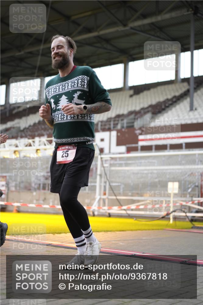 07.12.2025 - St. Pauli X-Mass-Run No. 15 Patografie http://msf.ph/oto/9367818 07.12.2025 11:02:28 Ziel 20, 25, 542, 547, 746, 747, 749, 751, 2520 meine-sportfotos.de