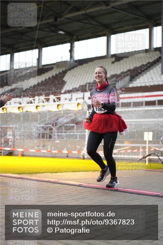 07.12.2025 - St. Pauli X-Mass-Run No. 15 Patografie http://msf.ph/oto/9367823 07.12.2025 11:02:36 Ziel 20, 25, 542, 547, 746, 747, 749, 751, 1063 meine-sportfotos.de
