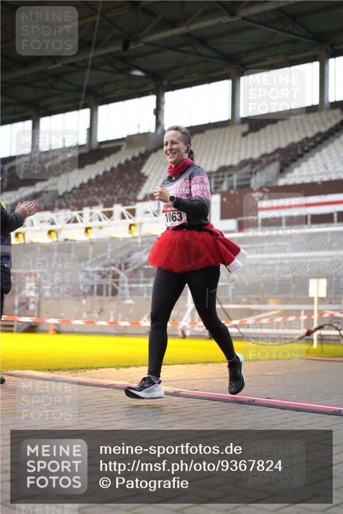 07.12.2025 - St. Pauli X-Mass-Run No. 15 Patografie http://msf.ph/oto/9367824 07.12.2025 11:02:36 Ziel 20, 25, 542, 547, 746, 747, 749, 751, 1063 meine-sportfotos.de