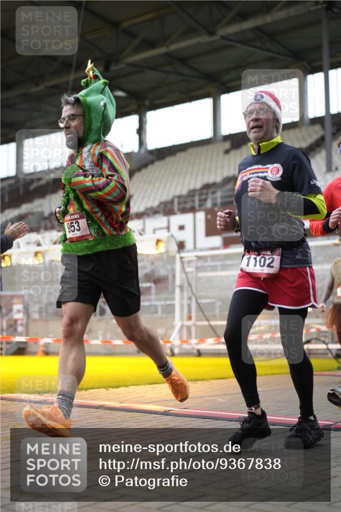 07.12.2025 - St. Pauli X-Mass-Run No. 15 Patografie http://msf.ph/oto/9367838 07.12.2025 11:02:49 Ziel 151, 160, 502, 574, 599, 602, 612, 875, 880, 953, 997, 1063, 1102, 4809 meine-sportfotos.de