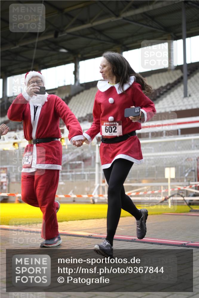 07.12.2025 - St. Pauli X-Mass-Run No. 15 Patografie http://msf.ph/oto/9367844 07.12.2025 11:02:52 Ziel 151, 160, 502, 574, 599, 602, 612, 875, 880, 953, 997, 1102, 4809 meine-sportfotos.de