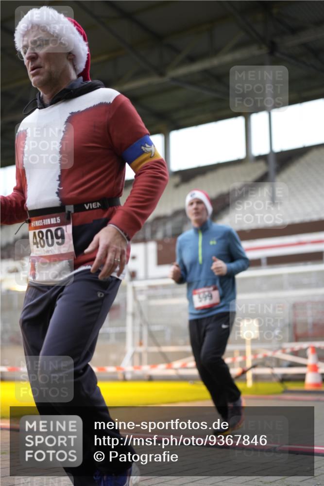 07.12.2025 - St. Pauli X-Mass-Run No. 15 Patografie http://msf.ph/oto/9367846 07.12.2025 11:02:53 Ziel 151, 160, 502, 574, 599, 602, 612, 875, 880, 953, 997, 1102, 1644, 1668, 1670, 4809 meine-sportfotos.de