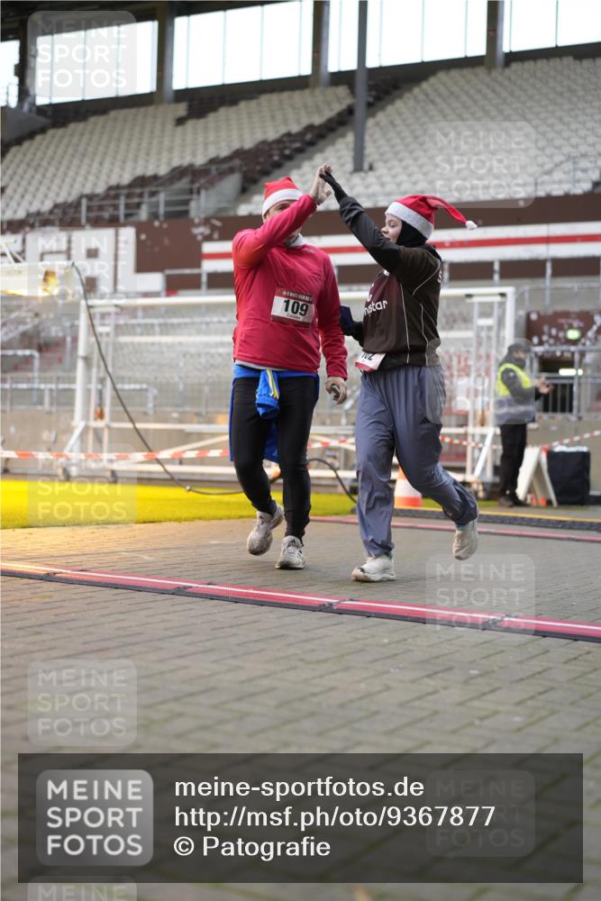 07.12.2025 - St. Pauli X-Mass-Run No. 15 Patografie http://msf.ph/oto/9367877 07.12.2025 11:03:23 Ziel 61, 64, 102, 109, 186, 853, 1850 meine-sportfotos.de
